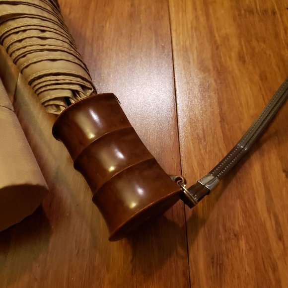 Tan umbrella - Picture 3 of 5